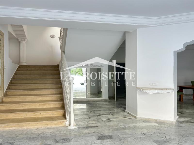 Villa S+4 avec piscine à La Marsa 
